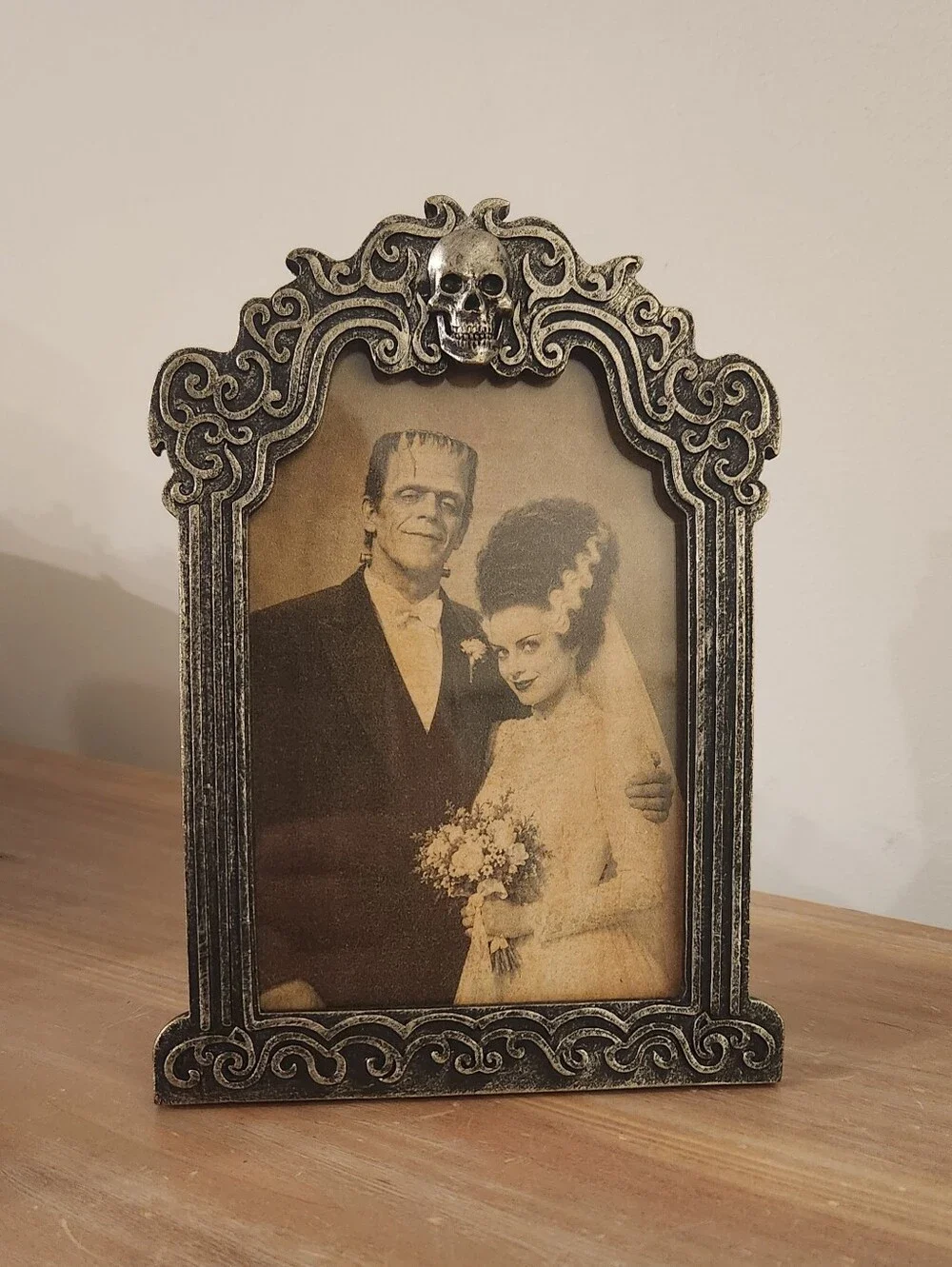 Isaac Jacobs Gothic Skull 4x6 Picture Frame Frankenstein Bride Halloween Horror